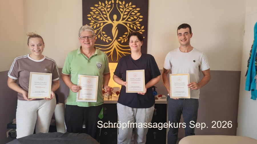 Teilnehmerinnen üben Schröpfmassage im Kurs der Massageschule Baumann im September 2026